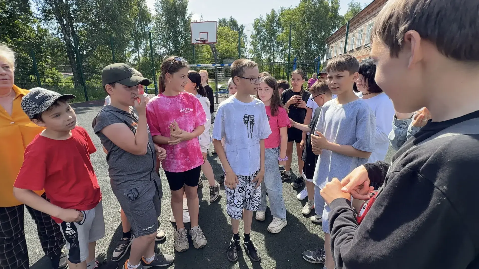 В солнечные дни летнего отдыха жизнь в пришкольном лагере бьет ключом. Неотъемлемую час...