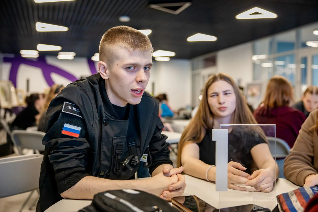 🚧 ЕТЖТ в деле: строители и движенцы зажигают на Интеллектуаде! 🚂  Студенты Елецкого техникума железн
