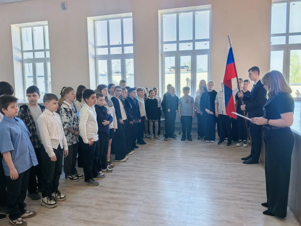 4 мая в МБОУ «Школа современного образования учебная началась с торжественной линейки , посвящённой 