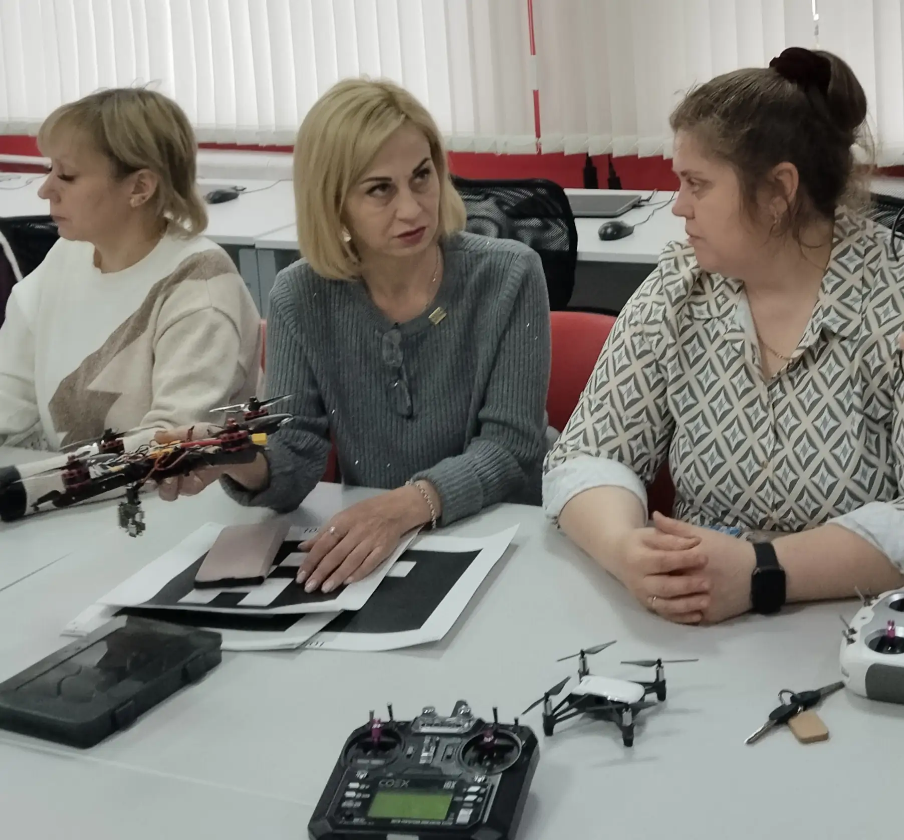 14 апреля на площадках Центра «Точка роста» и «IT-бит»  МБОУ СОШ с. Тербуны прошел мастер-класс  «Ос