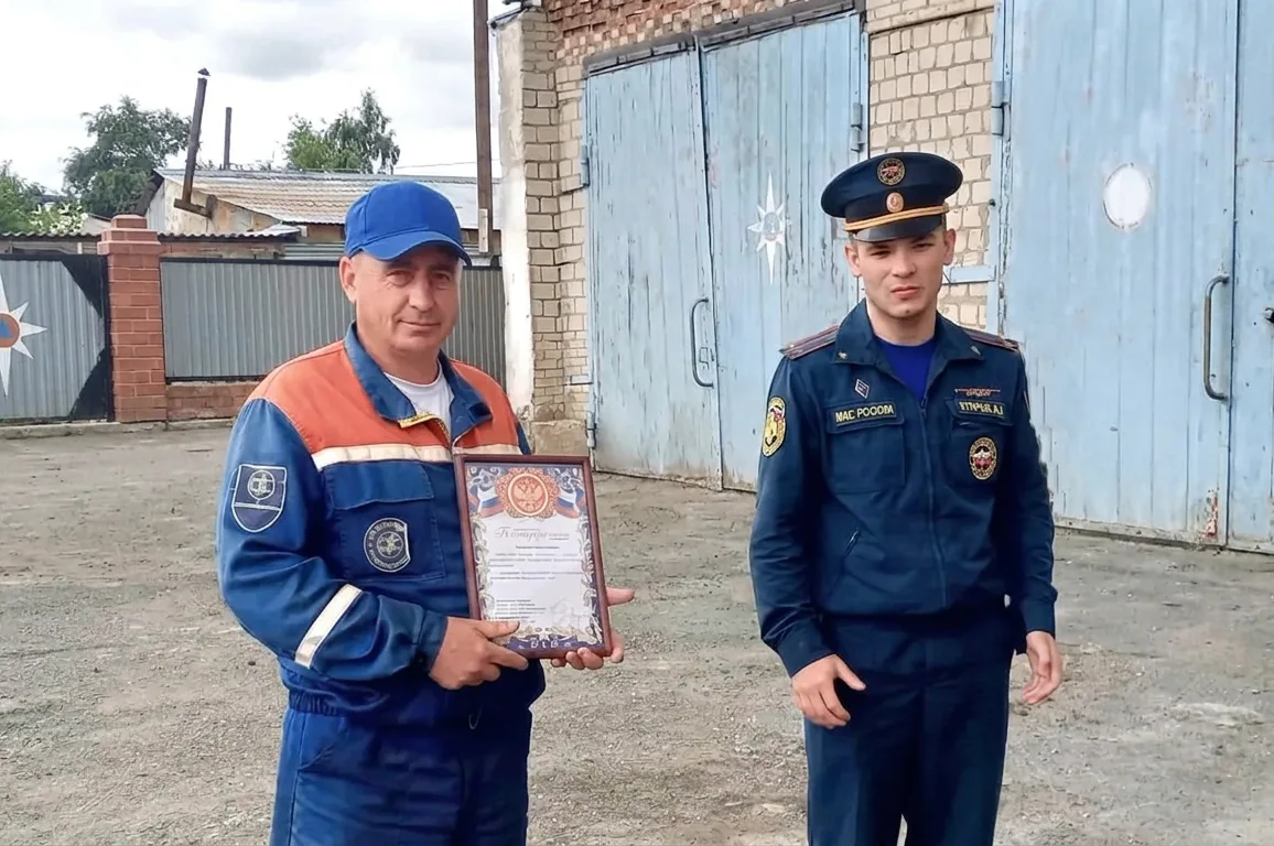 Энергетик спас человека из горящего дома 
 
Электромонтёр Адамовского РУЭС филиала АО «Оренбургкомму