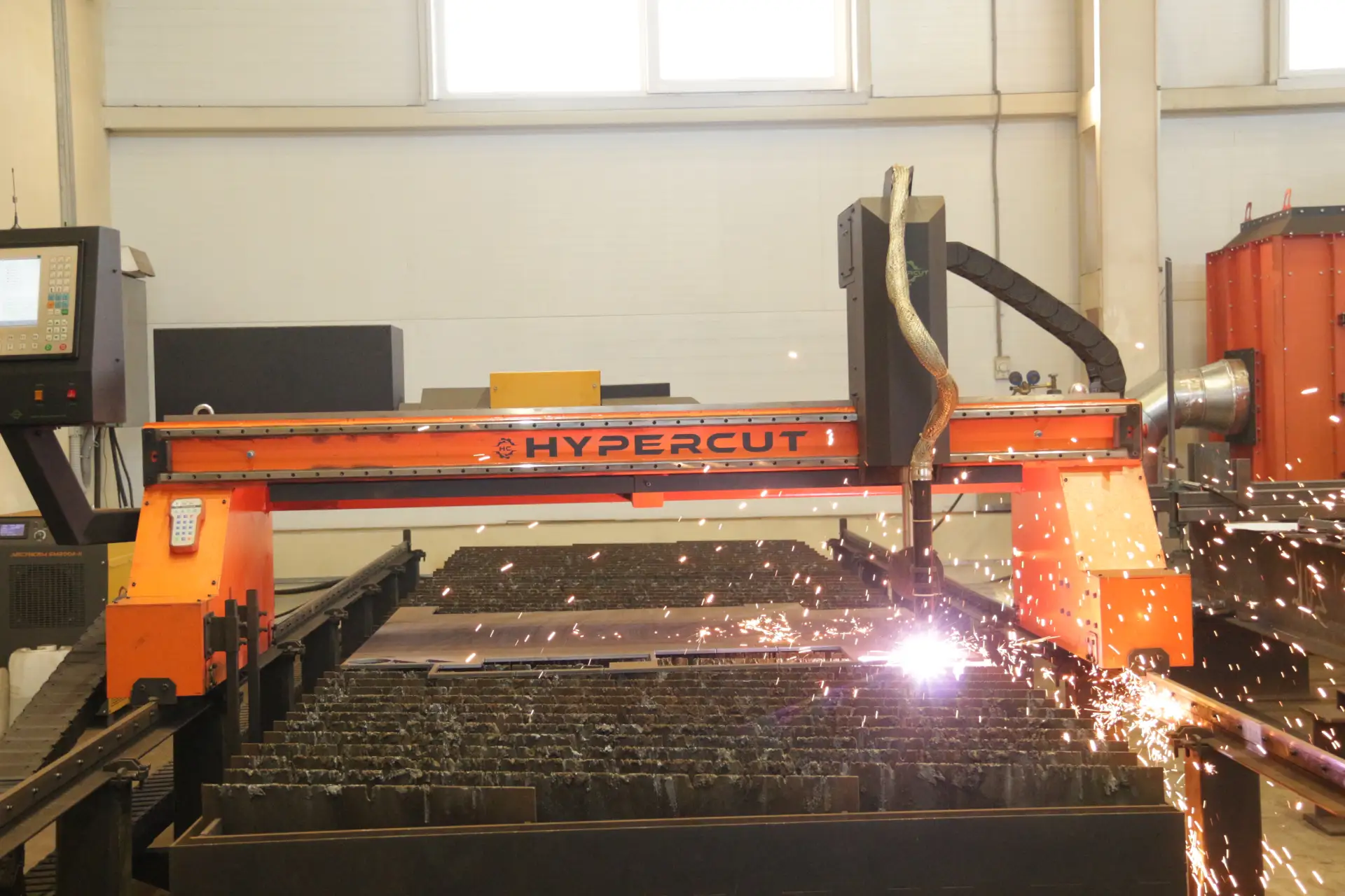 Фотосъёмка работы лазерного станка резки металла HyperCut 🔥