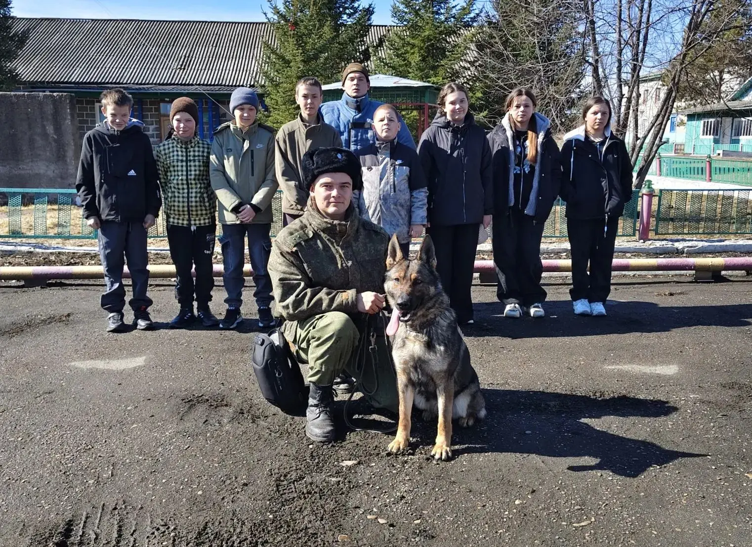 Сегодня ученики 6 класса нашей школы посетили пограничную заставу в с. Поярково. Ребята...