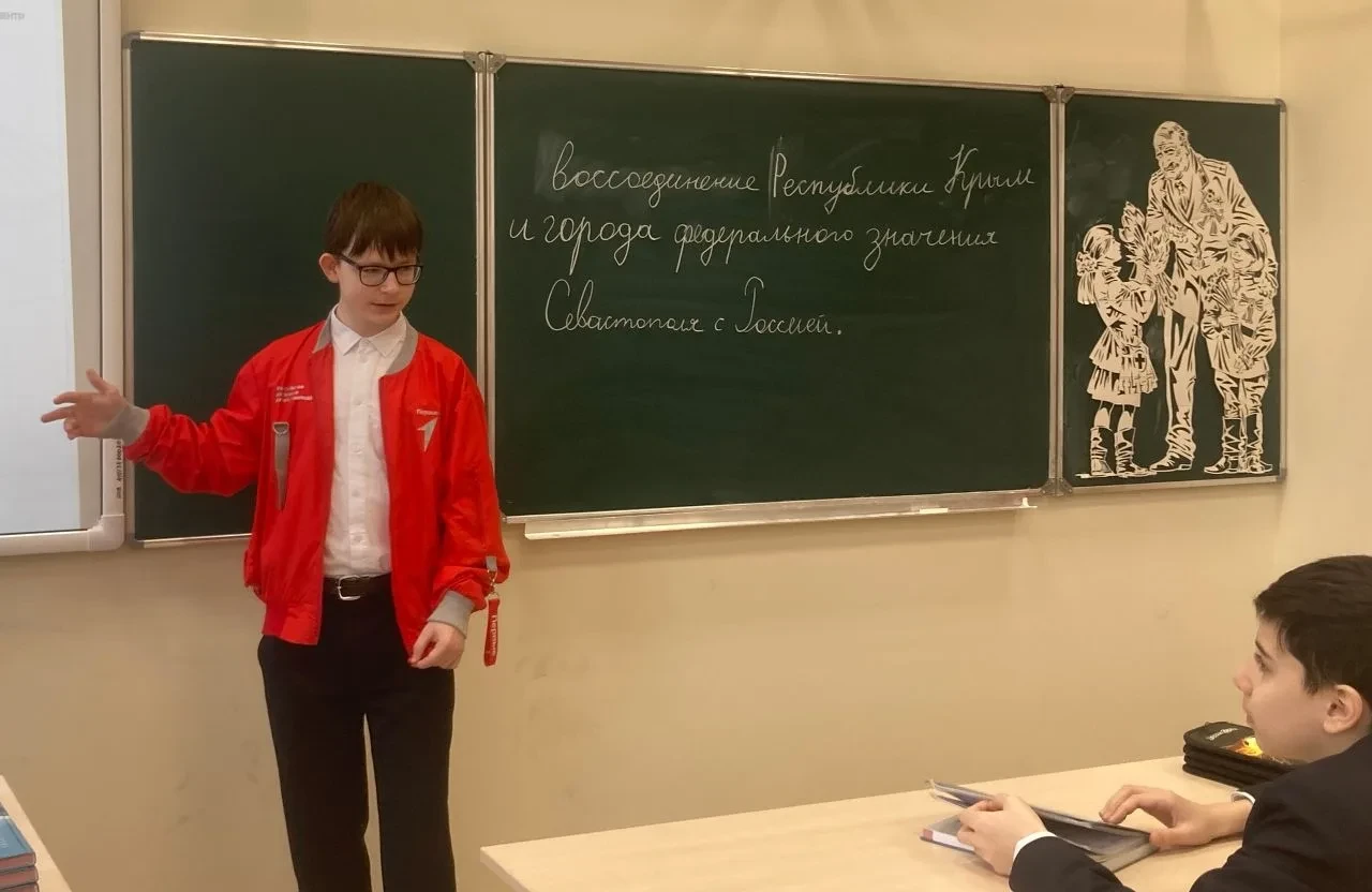 В рамках празднования Дня воссоединения Крыма с Россией в МОБУ "Муринская СОШ № 6" в рамках уроков и