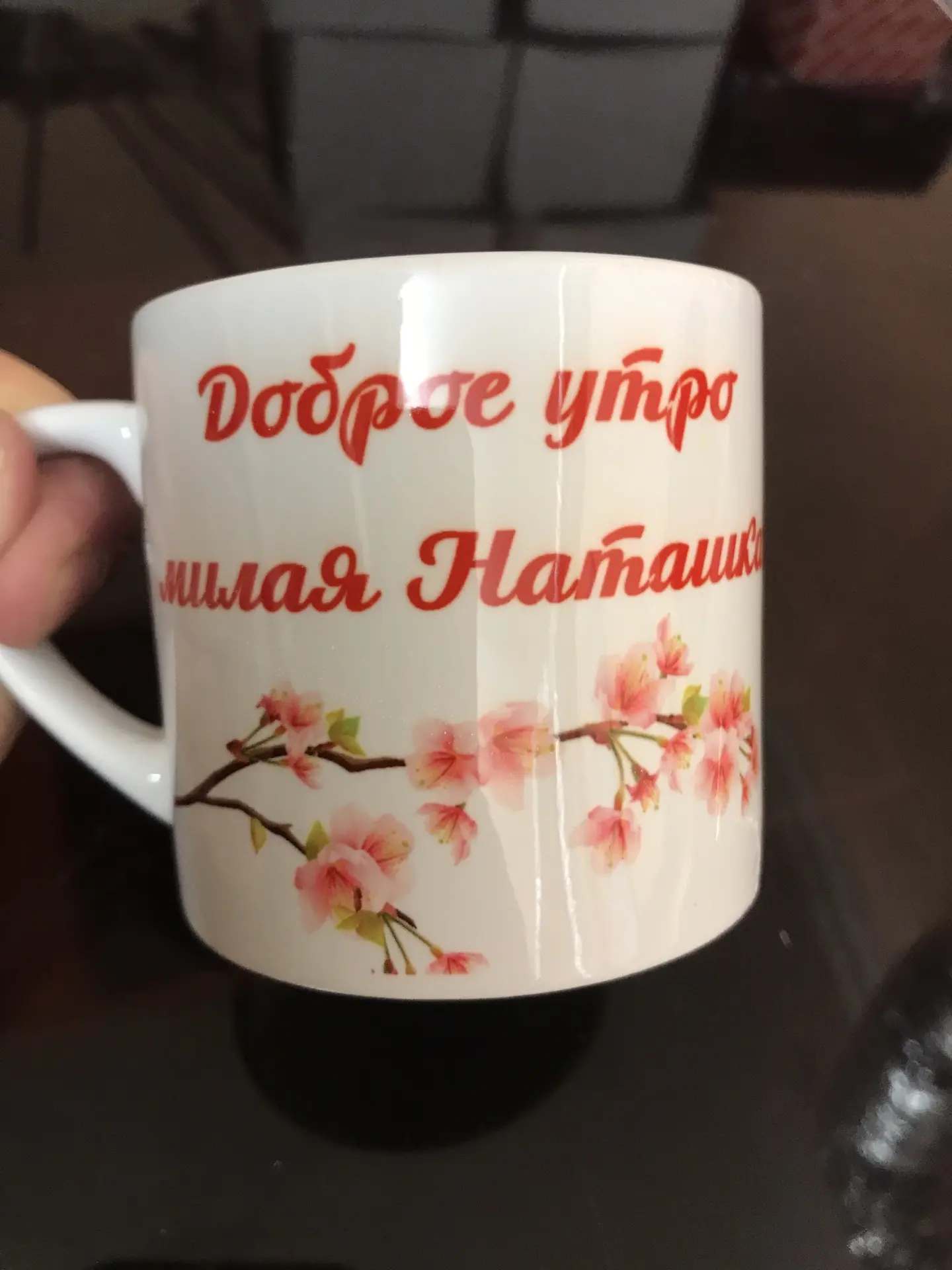 Маленькая кофейная кружка и просто пожелание. Милый подарок)