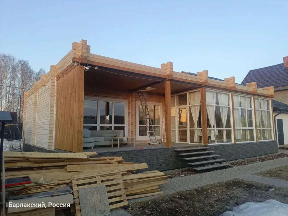 В поселке Удачный наша компания начала работы по реконструкции загородного дома из профилированного 