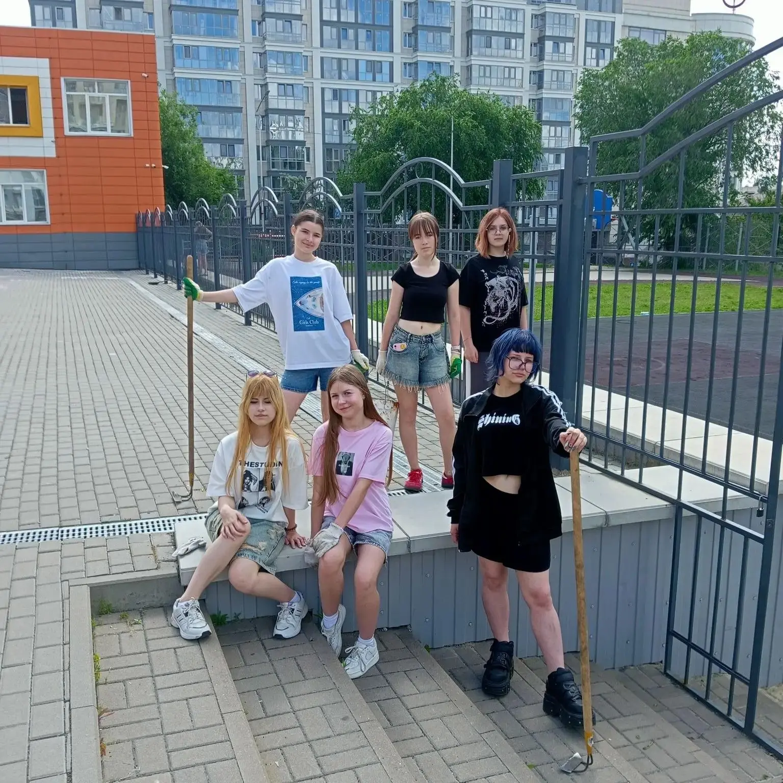10 июня в лагере труда и отдыха «Страна весёлых мастеров» прошёл в рабочем ритме. Утром воспитанники