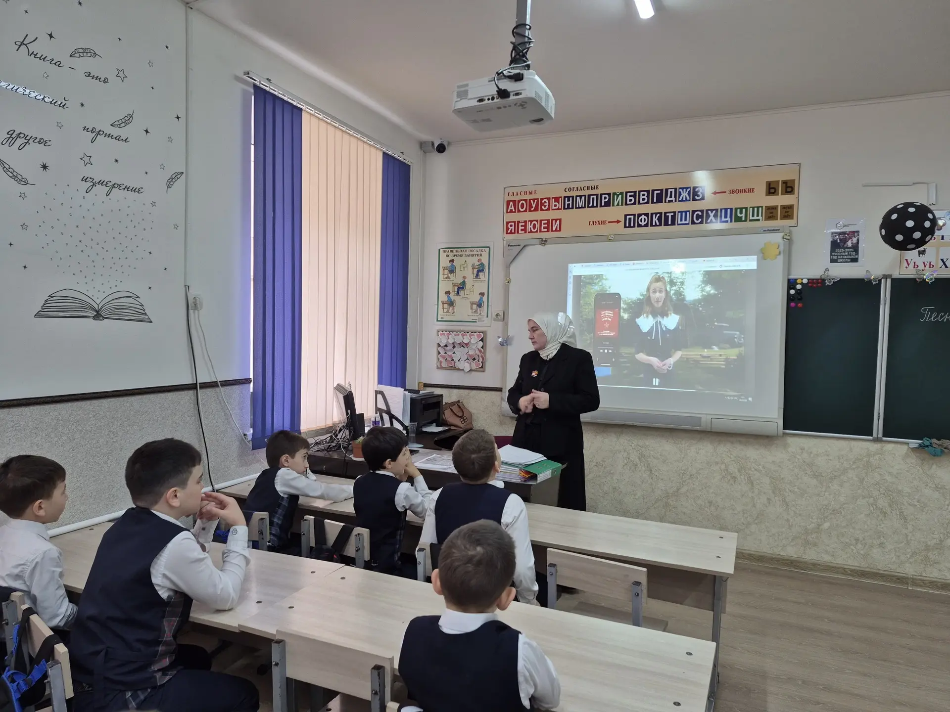 4 мая в МБОУ «Гимназия №3» г. Грозного состоялась торжественная линейка в рамках цикла внеурочных за