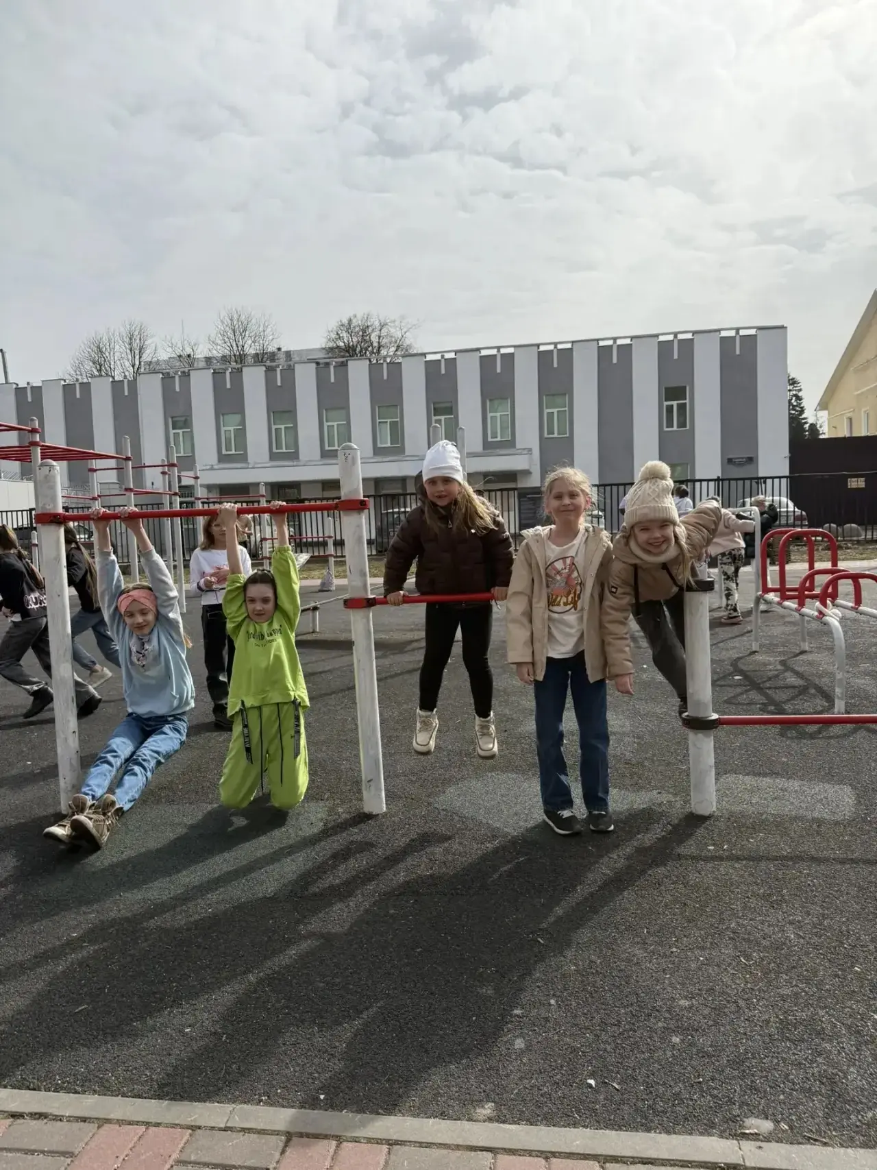 🎭  День 2 в лагере: входим в роль!  Сегодняшний день прошёл под знаком творчества и перевоплощений. 