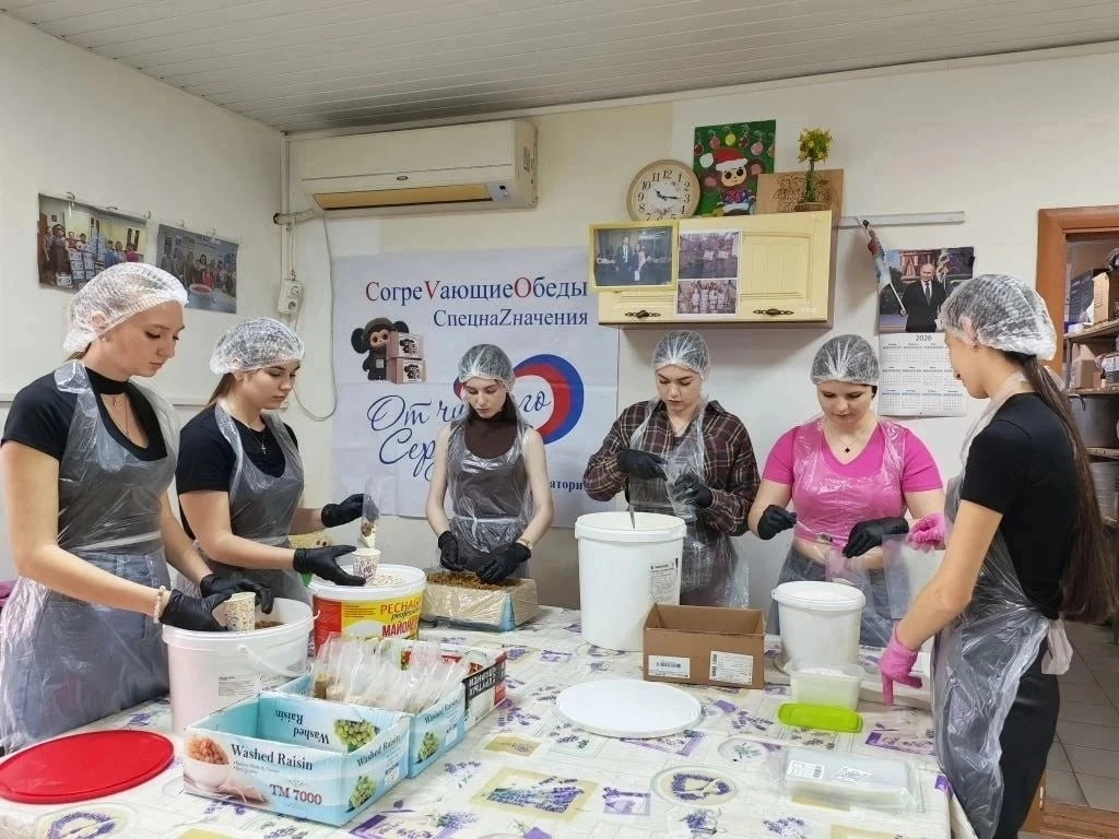 🇷🇺 Крым продолжает поддерживать фронт  Жители Крыма, волонтёры, священнослужители, школьники и предс