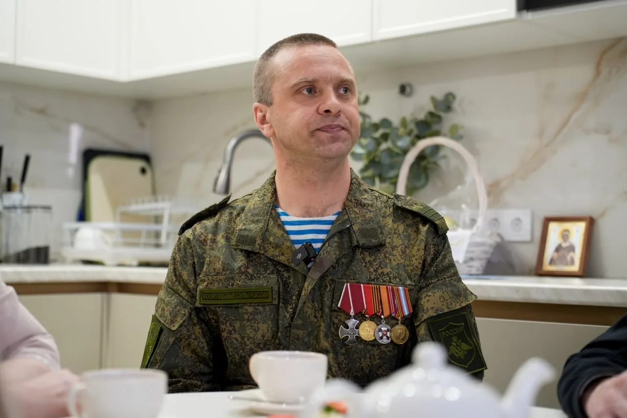 Перед светлым праздником Пасхи приехал в гости к семье участника СВО Евгения из Электрогорска. Он — 