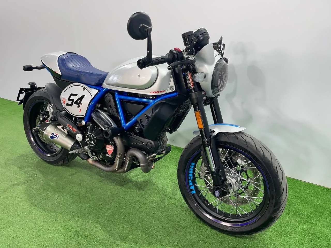 DUCATI SCRAMBLER в наличии во Владивостоке  Характеристики:  - 2019 год - объем 803 см3 - Аукцион JB