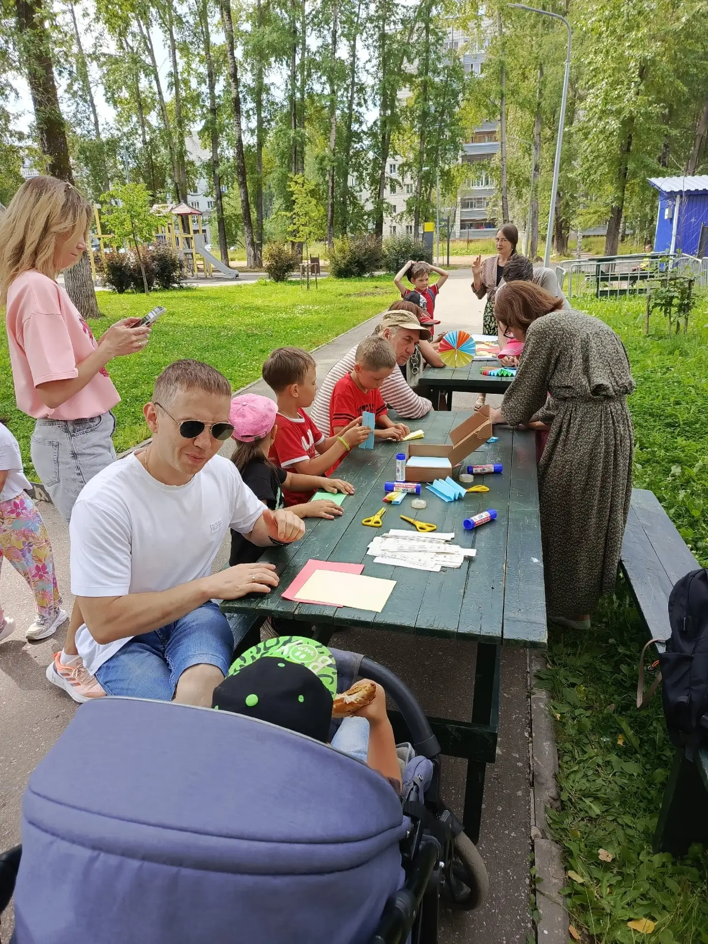 🌳 Сегодня наши сотрудники организовали мастер-класс для всех желающих прямо в городском парке «Стро