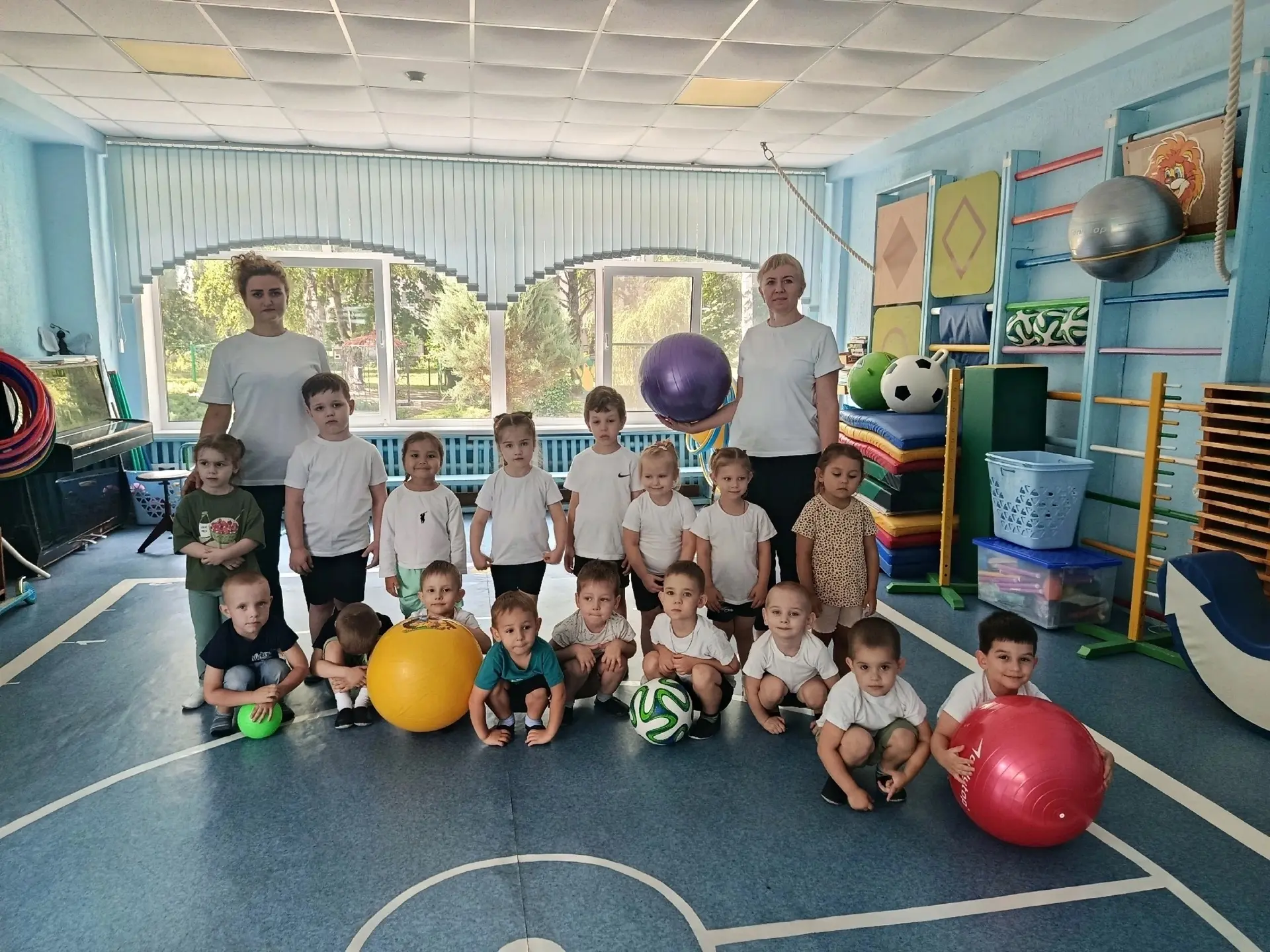 🔔НАШИ НОВОСТИ 🔔

⚽« Мячики, мячи» ⚽
(спортивное развлечение)

Скачет мячик прыг да скок,
Скачет мя