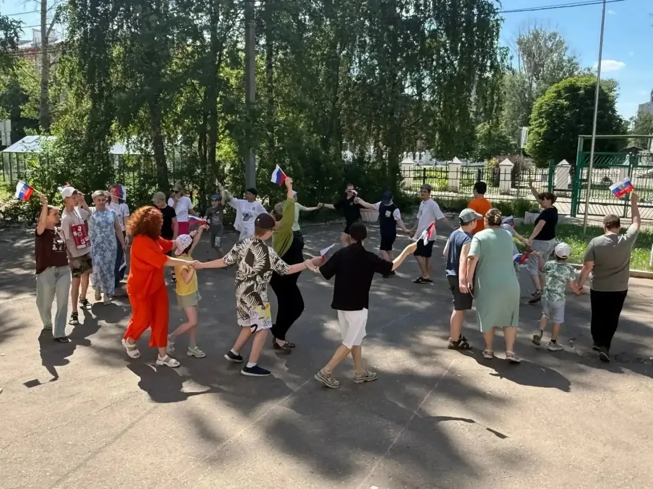 В преддверии Дня России 🇷🇺 в летнем школьном лагере прошёл праздник для обучающихся с ТМНР, в том 