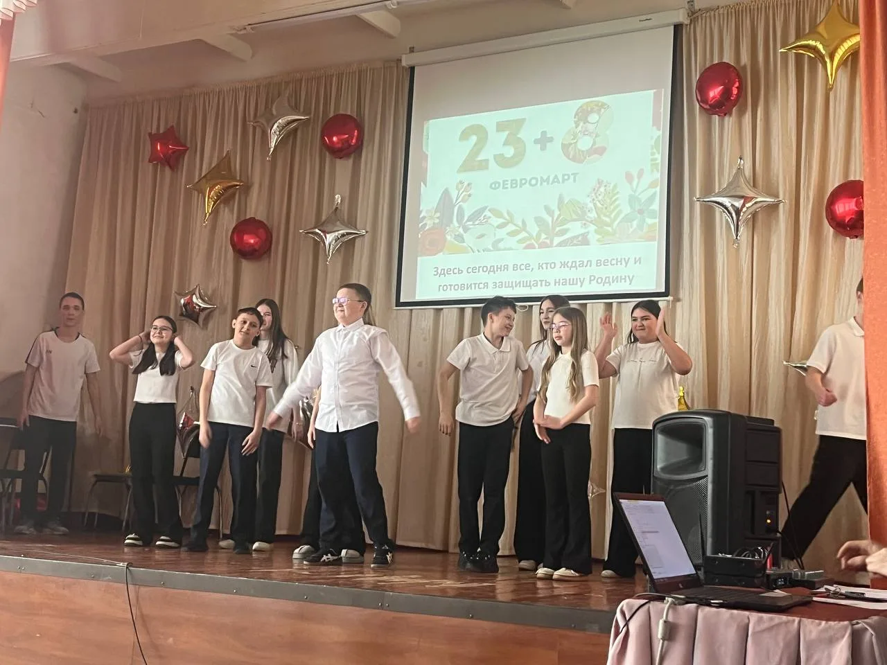 🎤 ФевроМарт — Отвага + Нежность 🌸  Сегодня наша школа стала настоящим праздником двух сердец: мужест