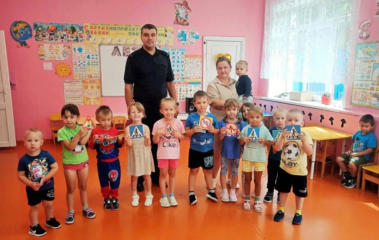 📍В Липецкой области полицейские знакомят малышей с азами дорожной безопасности