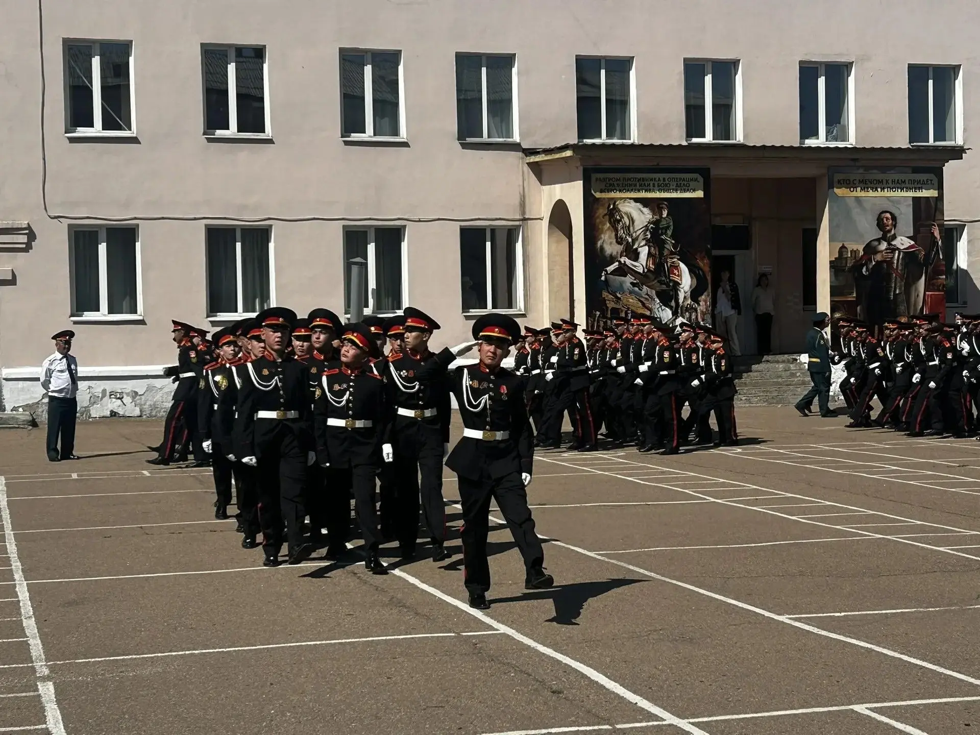С Днём знаний! Кадетское братство Бурятии стало крепче: 56 пятиклассников приняли в ряд...