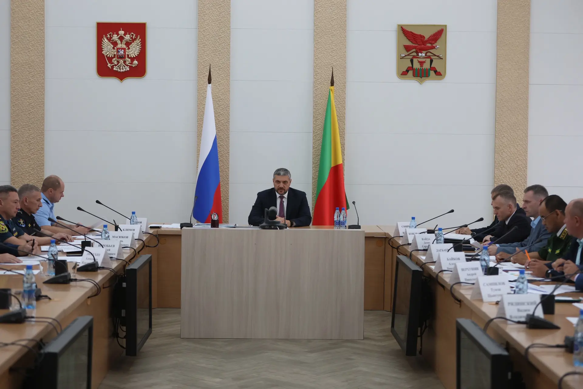 Провёл краевое селекторное совещание по подготовке к пожароопасному сезону 2026–2027 го...