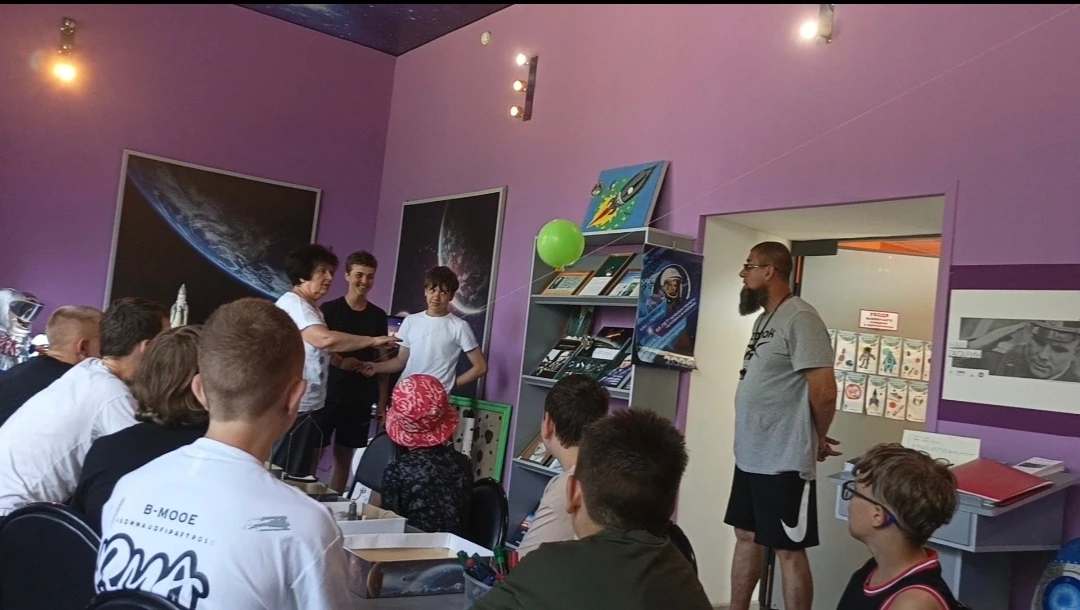Прошёл ещё один насыщенный и яркий день в нашем лагере!

Утро началось бодро и энергично: во всех от