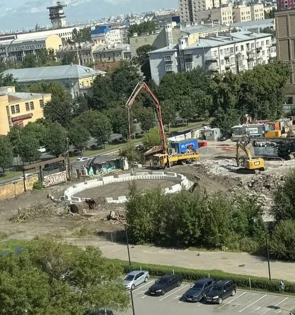 В Петербурге продолжается строительство станции метро «Боровая» коричневой линии.

Здесь ведется уст