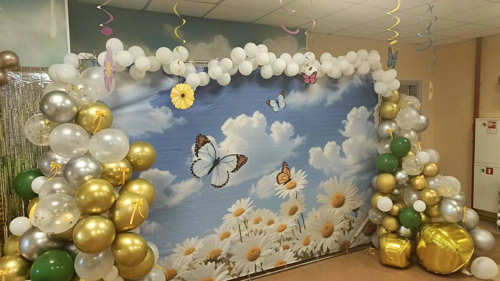 Выпускные отгремели🎉💥, все ребята разошлись на выходные, а детский сад готовится встр...
