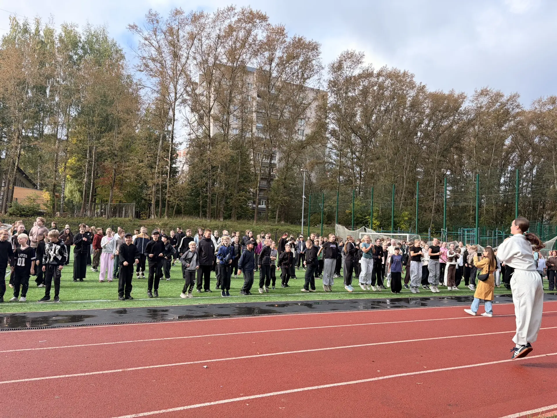 🔥Сегодня с самого утра наш школьный стадион превратился в самую оживленную площадку ра...