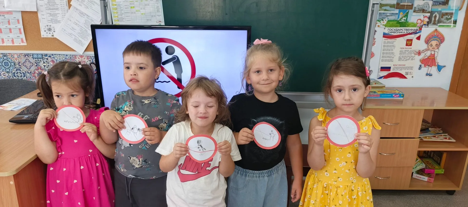 На занятии по краеведению ребята группы "Почемучки" узнали о реке Чаус, познакомились с...