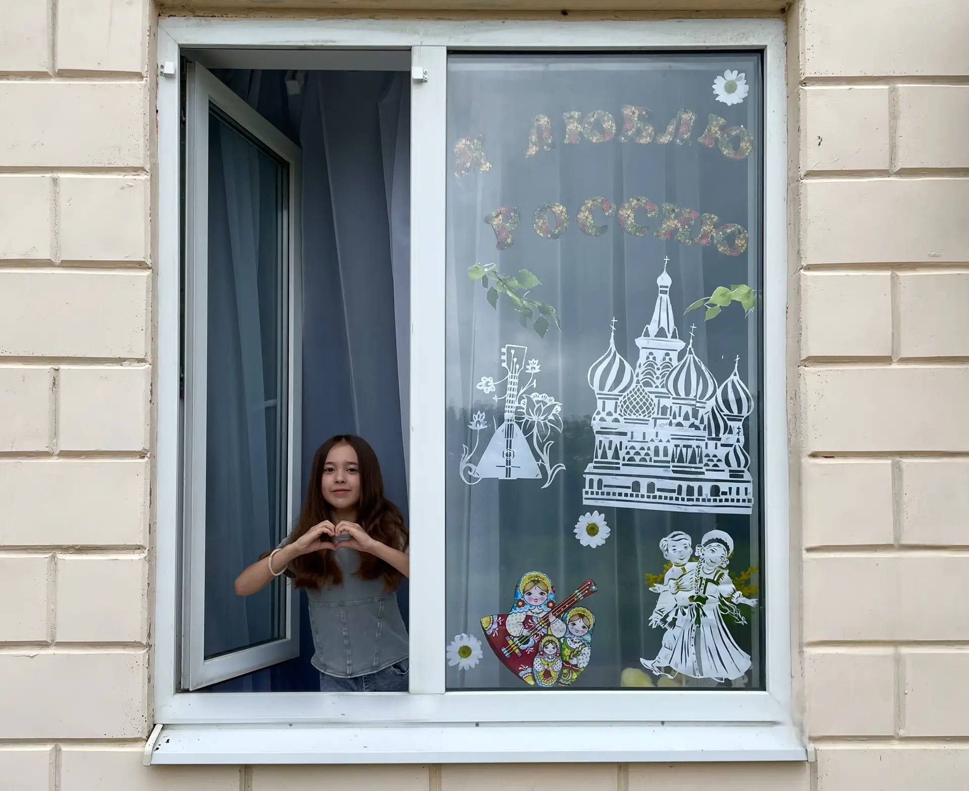 Учащаяся 2 «Б» класса МАОУ СОШ 2 им. Ю. А. Гагарина Салий Влада принимает участие во вс...