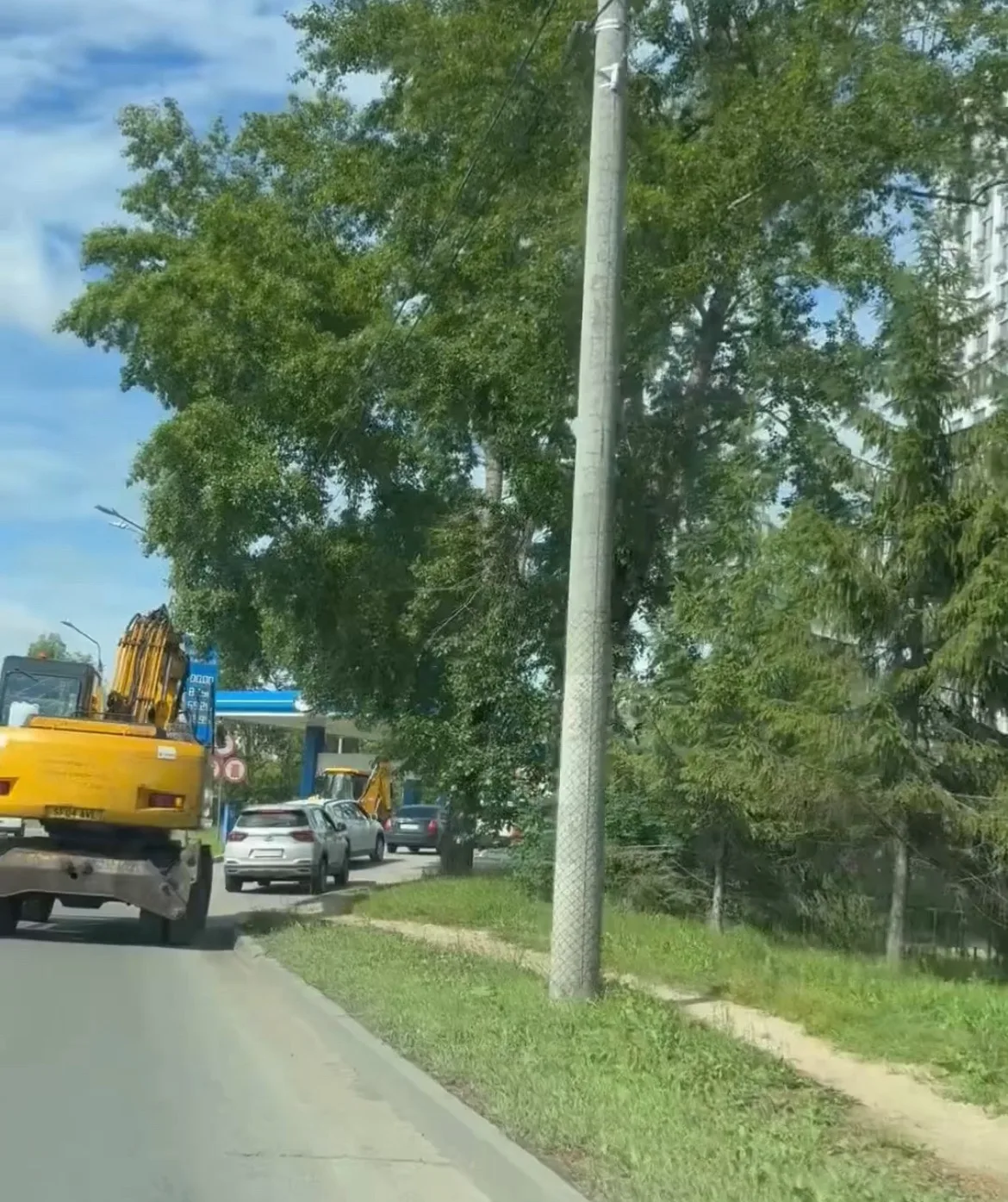 Проблемы с бензином в городе продолжаются 😡

Нижегородцы жалуются, что очереди достигают 2-х часов,