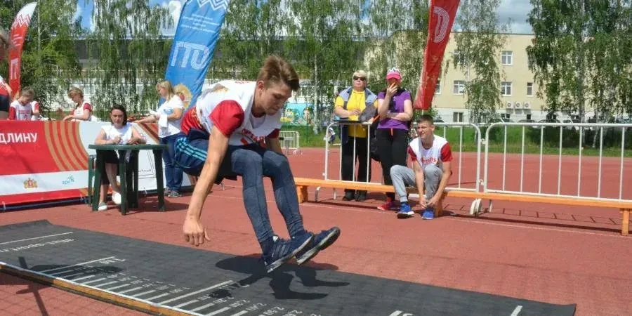 Прыжок в длину с места толчком двумя ногами