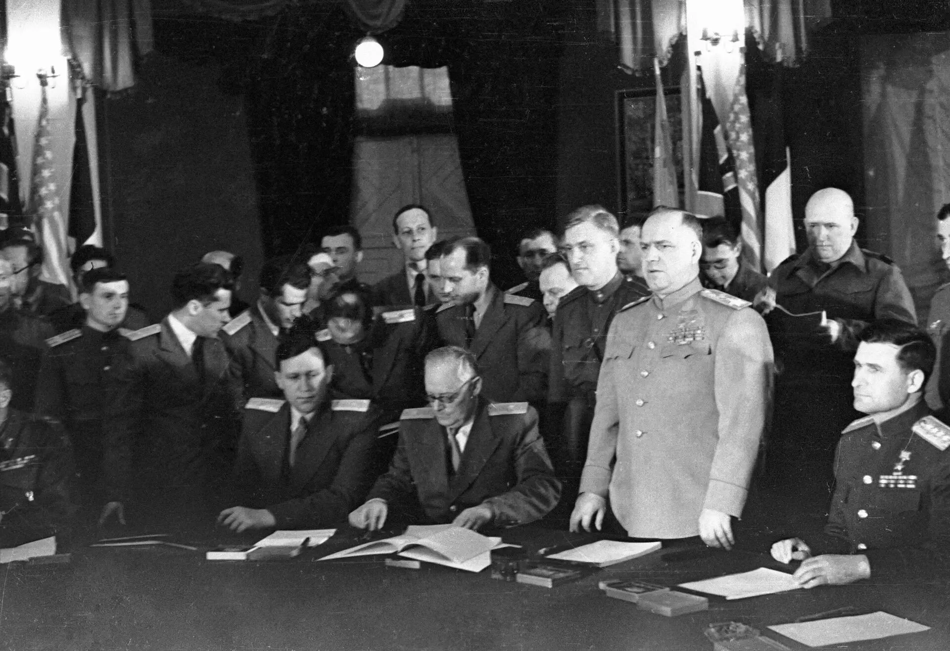 ДЕНЬ В ИСТОРИИ – 08 МАЯ  Никто не забыт, ничто не забыто!🔥  08 мая 1945 года — исторический день в к