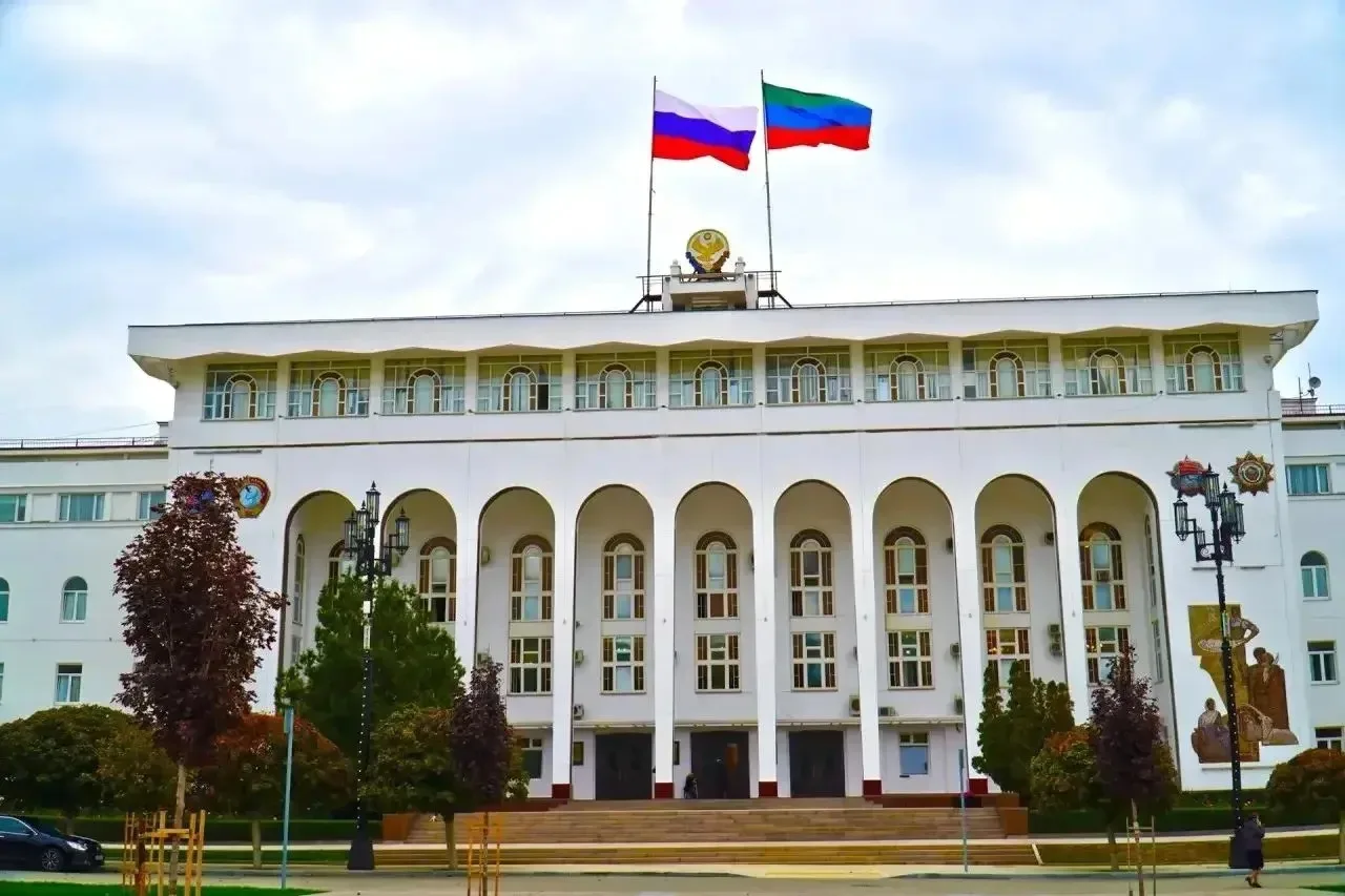 ❗️О выходных и нерабочих праздничных днях в связи с празднованием Дня Конституции Республики Дагеста