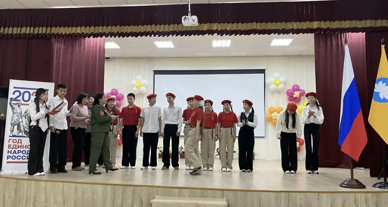 В рядах «ЮНАРМИИ» пополнение! 🇷🇺  Сегодня в нашей школе состоялось знаковое событие — юнармейцы отря
