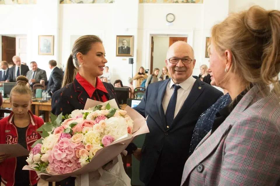 🎉 ПОЗДРАВЛЯЕМ С ДНЁМ РОЖДЕНИЯ АЛИНУ КАБАЕВУ И ВИКТОРИЮ ЛИСТУНОВУ — ЗВЁЗД РОССИЙСКОЙ ГИМНАСТИКИ! 🎉  ✨