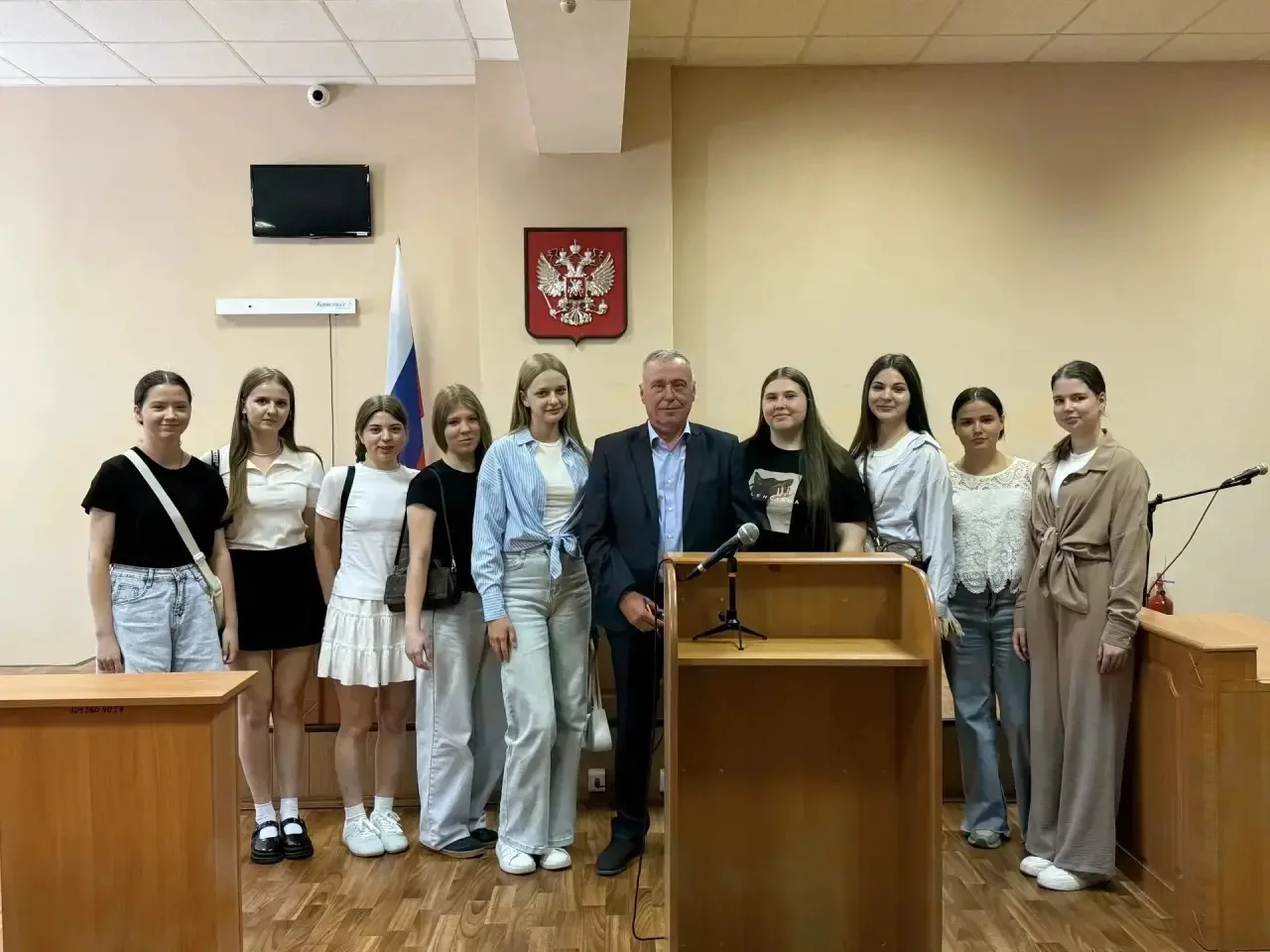 За кулисы правосудия: Экскурсия ребят из пришкольного лагеря "Умник" в мир судебного пр...