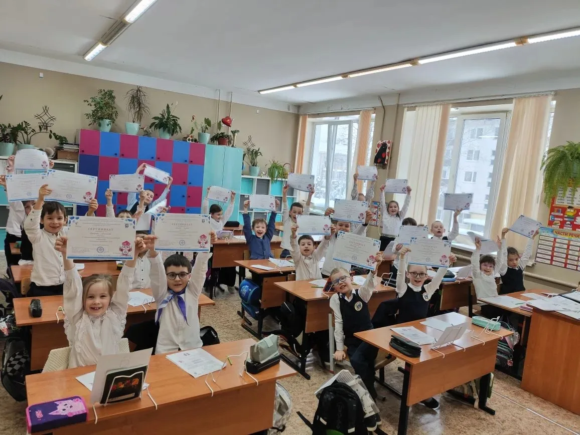 🎉 1М класс принял участие в VI Международной обучающей олимпиаде «Петерсон»! 🌟Наши первоклассники см