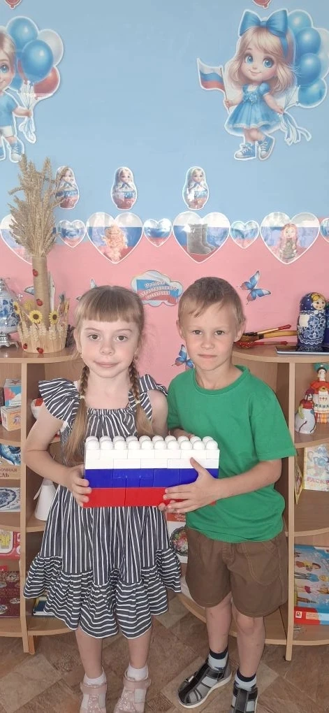 С любовью к Родине: как наши юные патриоты готовятся ко Дню России! 🇷🇺

Сегодня, 11 июня 2026 года