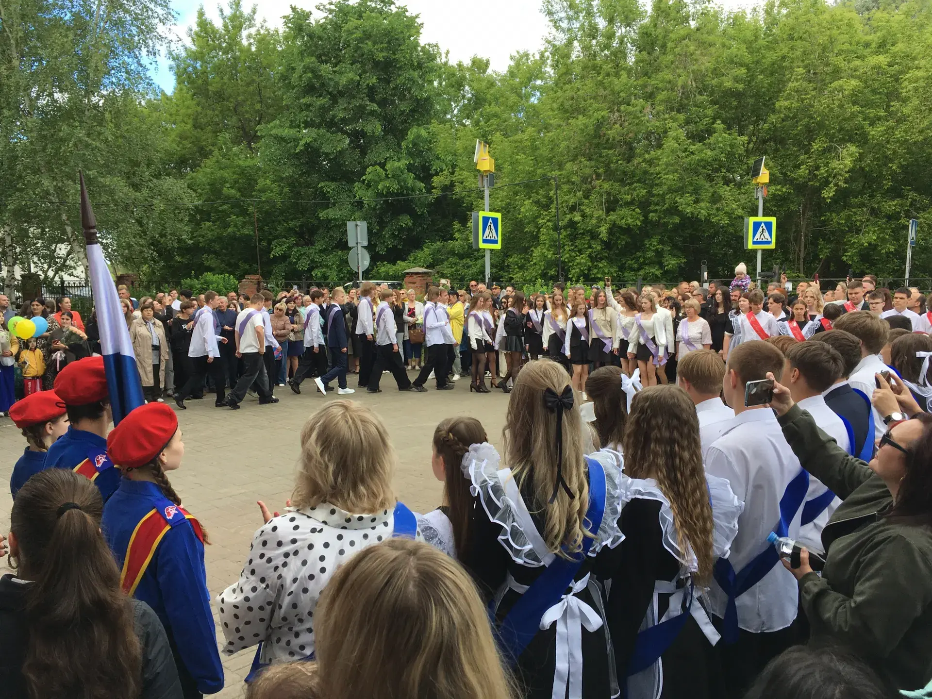 Выпускной ринг 9 классов 🎓✨  Уважаемые педагоги, родители и учащиеся!  В нашей школе состоялся выпус