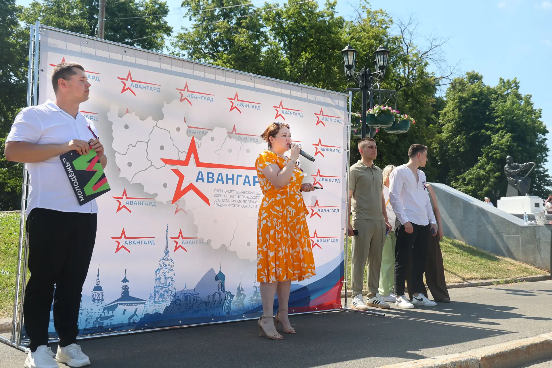 🇷🇺 Во Владимирской области прошла патриотическая акция «Россия в моём сердце» 💙

12 июня на Собор