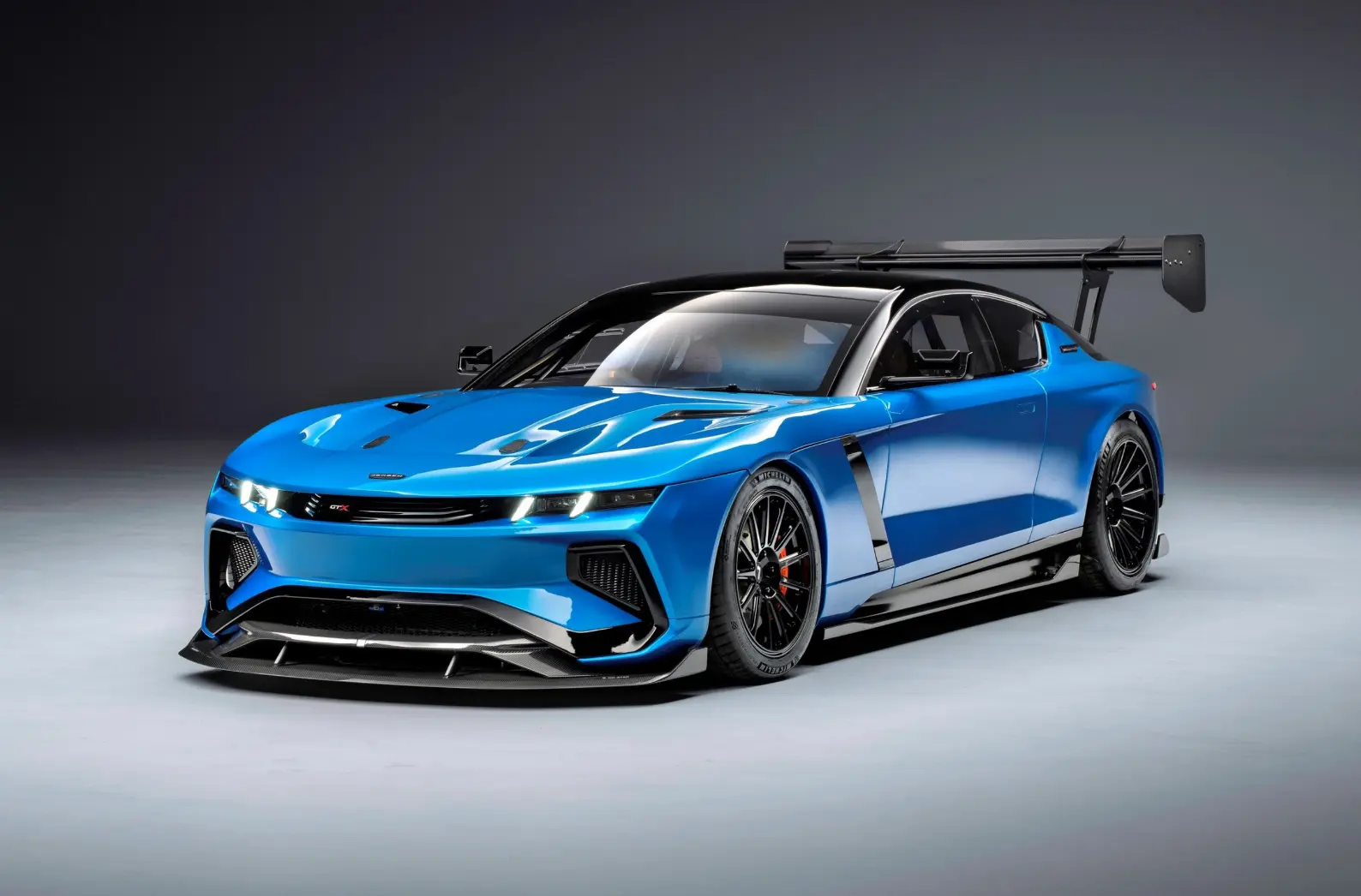 Новый Jensen Interceptor представлен в трековой версии GTX, дорожное купе тоже будет