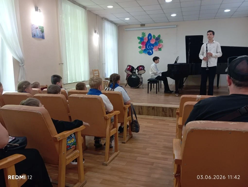 Сегодня ребята с пришкольной площадки посетили музыкальную школу № 2, ученики которой п...