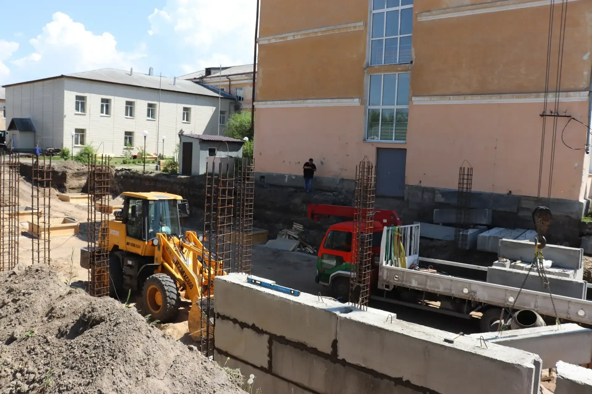 🏫Для учеников Кабанской школы строят новый пищеблок

В Кабанской школе продолжается строительство н