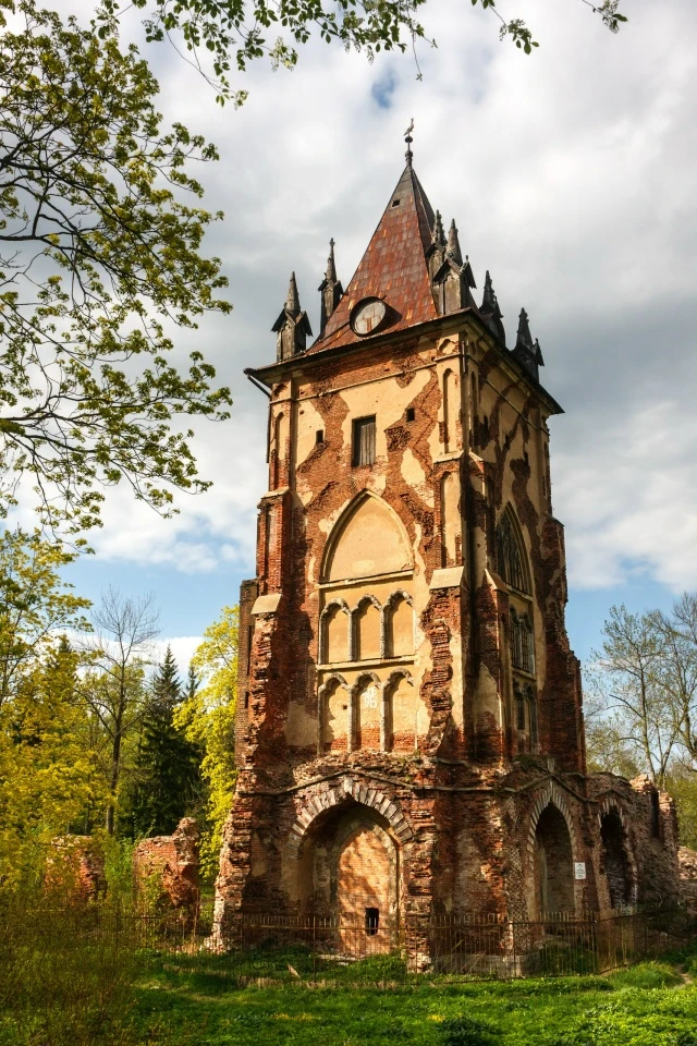 🏯В XVIII–XIX веках в Европе возник настоящий культ руин – художники соревновались в из...