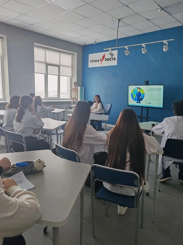🤝🗣Сегодня на занятиях «Разговоры о важном» мы погрузились в увлекательную и глубокую тему «Слушать, 