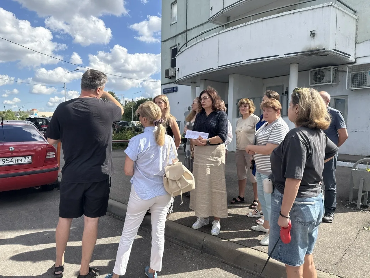 📍ОБХОД ТЕРРИТОРИИ
Сегодня глава управы района Нагатинский затон Ирина Джиоева провела еженедельный 