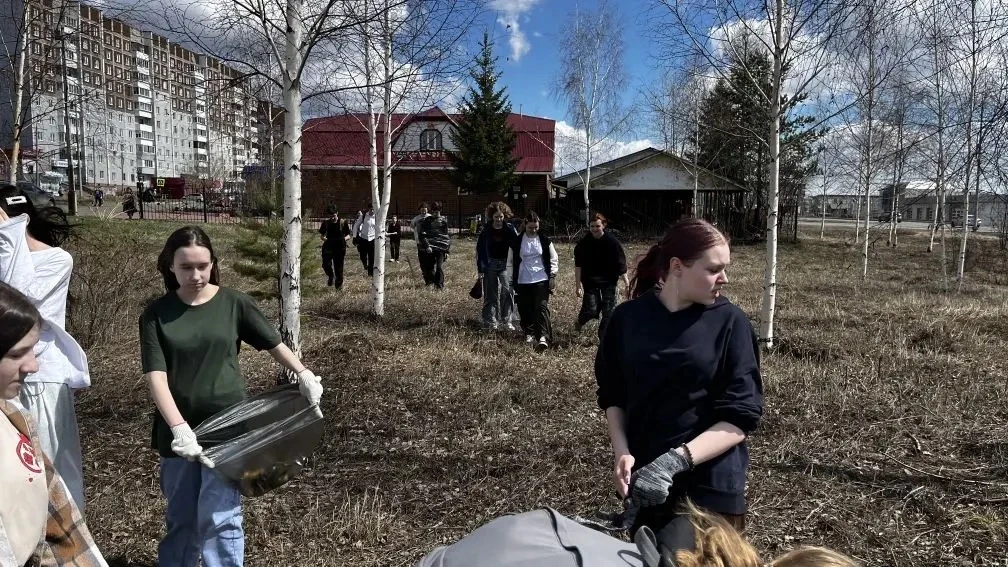 В преддверии Дня Победы учащиеся и педагоги школы провели субботник. Была убрана не только территори