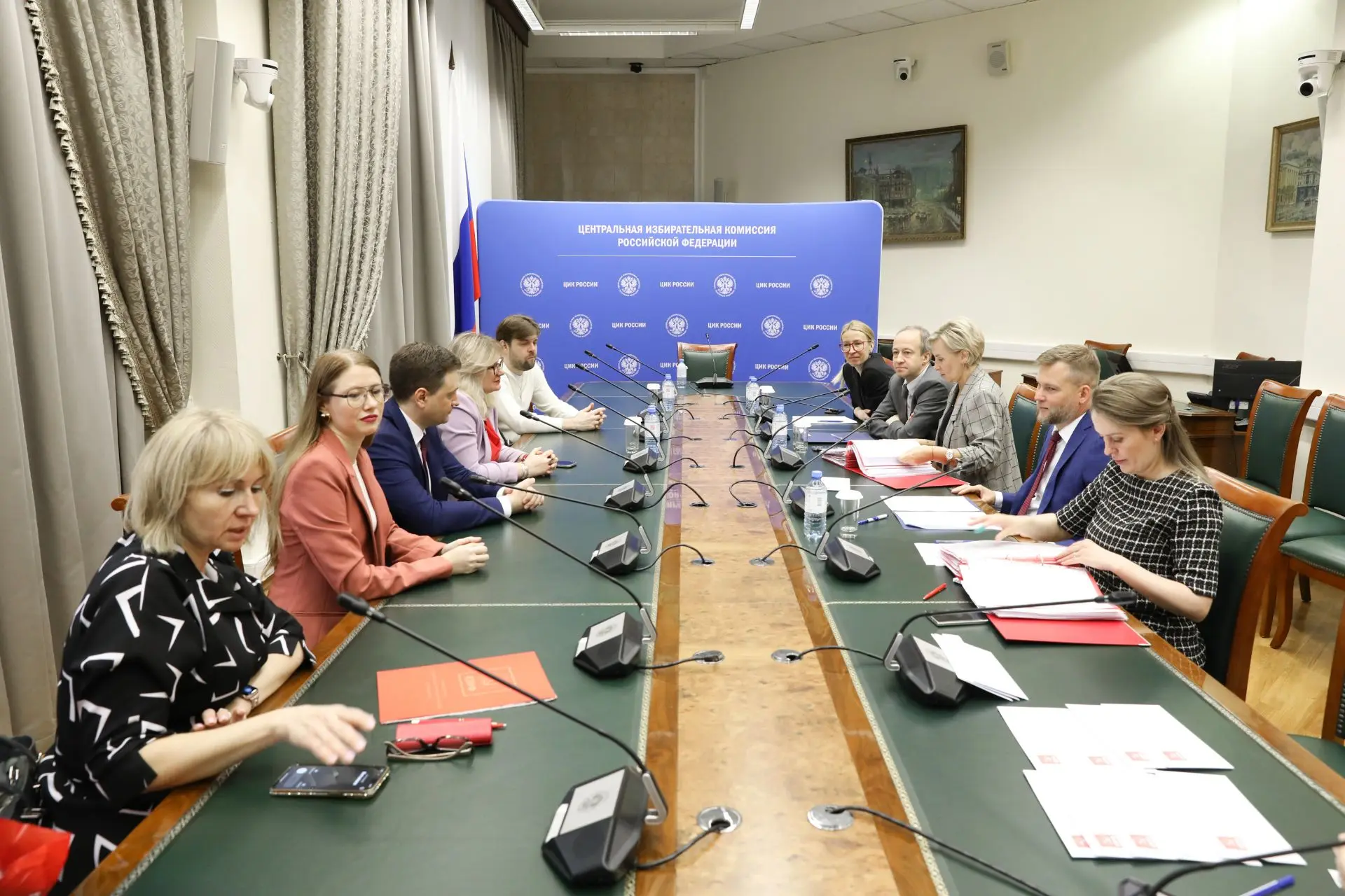 Партия КПРФ подала в ЦИК России пакет документов для регистрации федерального списка ка...