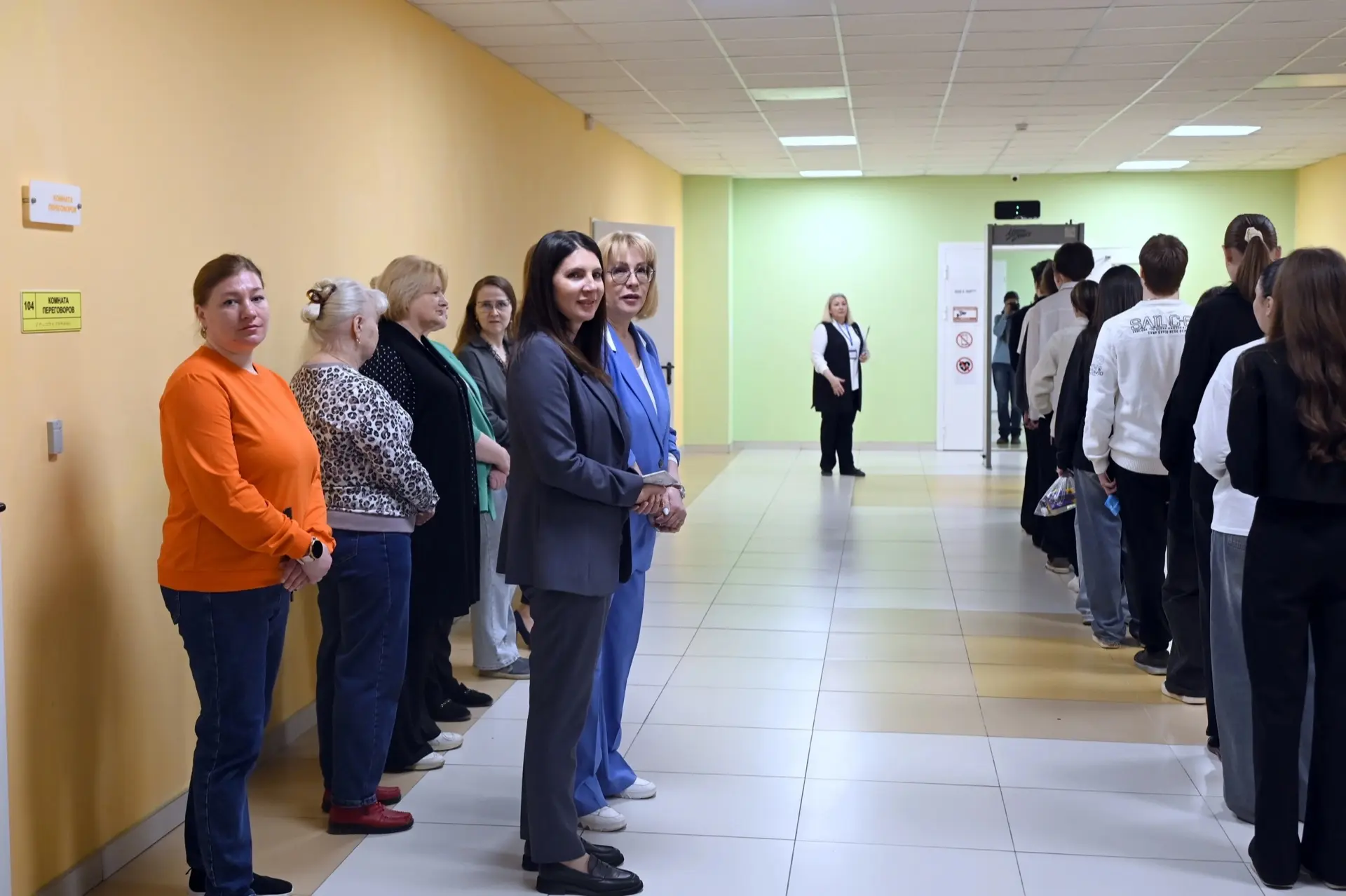 ✔️ Министр образования и науки Мурманской области Диана Кузнецова посетила пункт провед...
