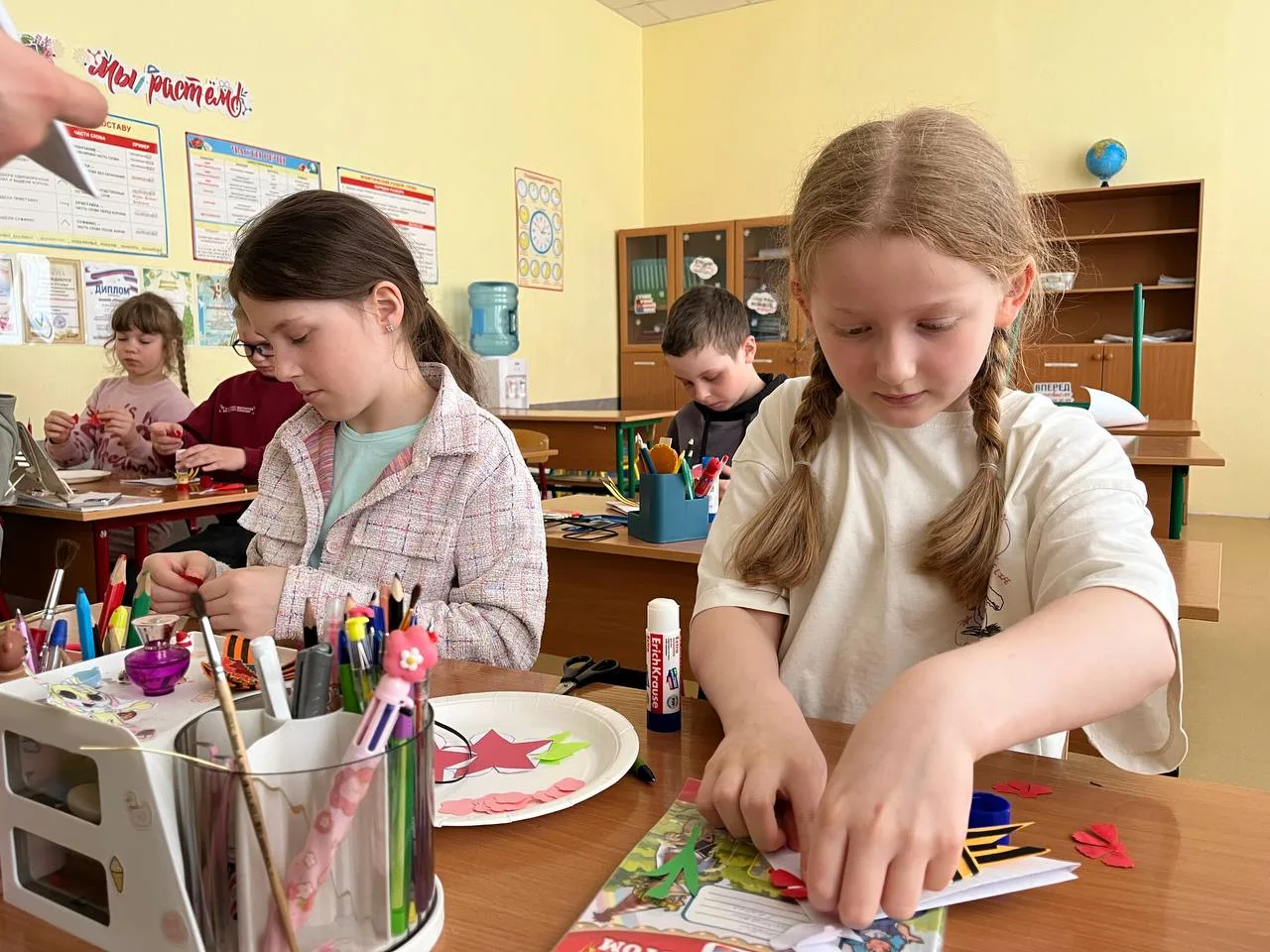 Ученики из Мурманской области отправили письма и добрые слова бойцам  ✉️ В преддверии Дня Победы шко